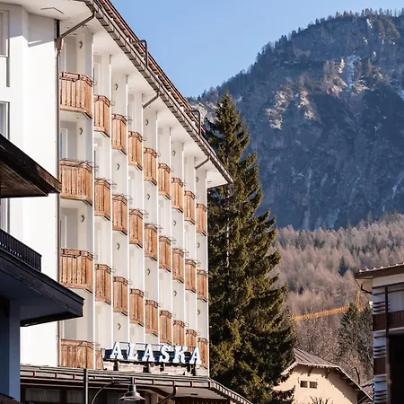 Hotel Alaska Cortina-3