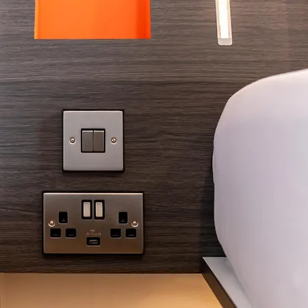 Easyhotel Cardiff-2