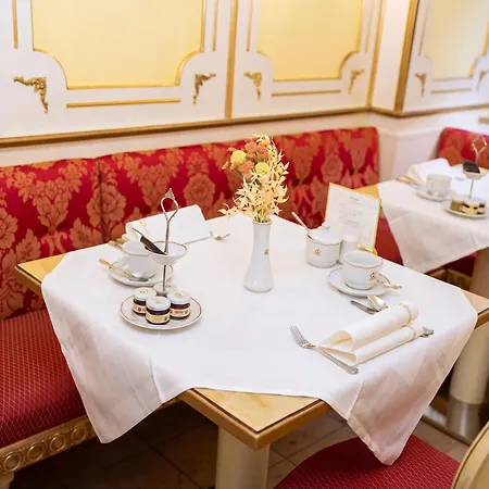 Schlosshotel Roemischer Kaiser-3