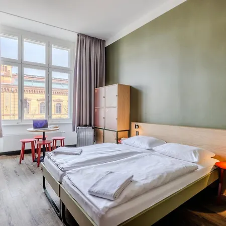 Meininger Hotel Berlin Mitte-2