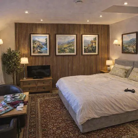 Miltons Apartments And Rooms-3