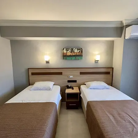 Gold Hotel-3