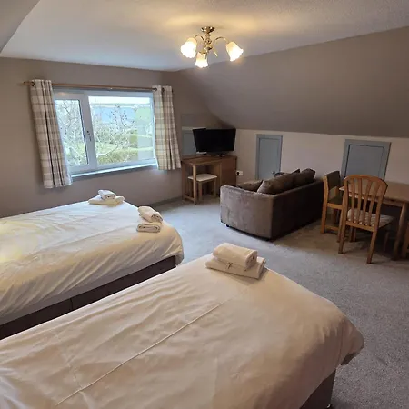 Sanderlay Guest House-3