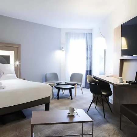 Novotel Chateau De Versailles-3