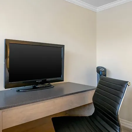 Econo Lodge Inn&Suites-3