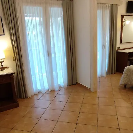 Magda'S Hotel Apartments-2