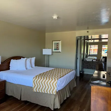Travelodge By Wyndham Reno-2
