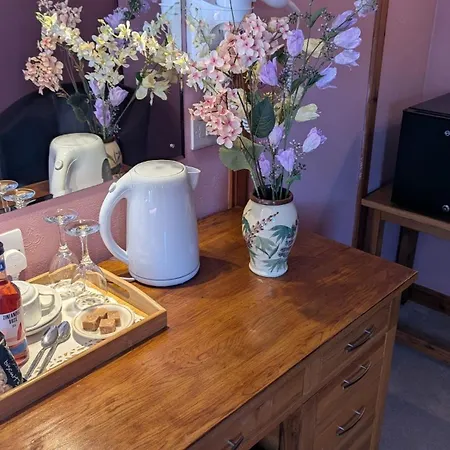 Lyndon Guest House-2