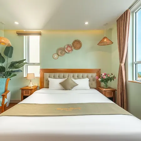Royal Family Hotel-2