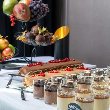 Holiday Inn Frankfurt Airport By Ihg-3
