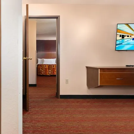 Grand Marquis Waterpark Hotel & Suites-2