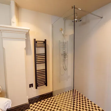 The Carre Arms Hotel & Restaurant-3