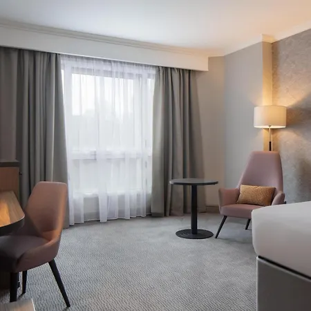 Doubletree By Hilton Dartford Bridge-3
