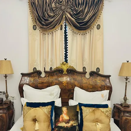 Conacul Coroanei Luxury Boutique Hotel-2