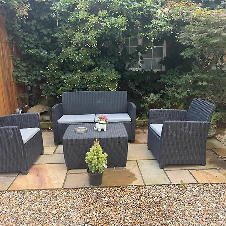 Da Vinci Guest House Gatwick Guest Parking, A Real Gem-3