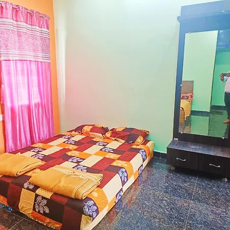 Sahara Penthouse Family, Stay-3