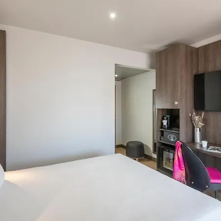 Best Western Premier Le Patio des Artistes Wellness Jacuzzi-2