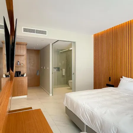Radisson Beach Resort Larnaca-3