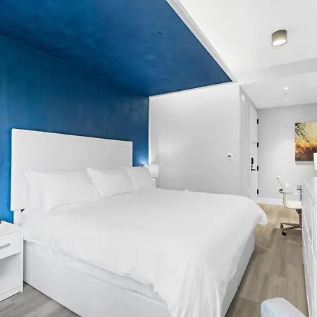 Global Luxury Suites At The Arches-3