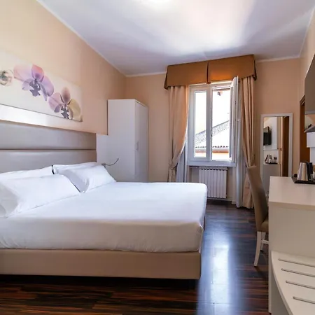 Hotel University-2
