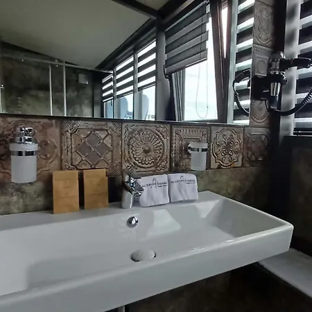 All Seasons Residence Design Hotel - Free Parking-3
