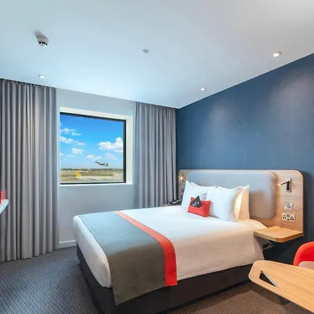 Holiday Inn Express - London Heathrow T4 By Ihg-2