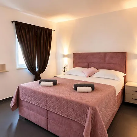 Aaa Luxury Suites Split With Pool-3