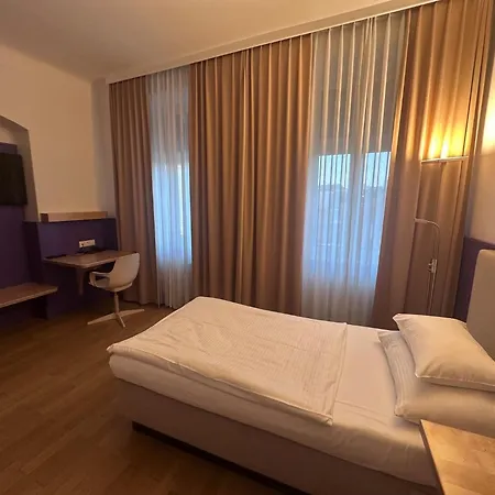 Hotel Caroline-3