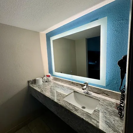 Days Inn By Wyndham El Paso I-10 East-3