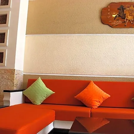 Apus Inn-2