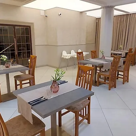 Queen Apartments-2