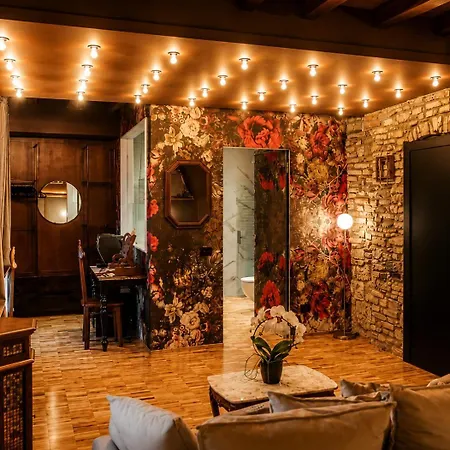 Vitrum - Como Luxury Suites-3