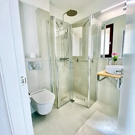 Hotel Apartment With 2-En Suite Bedrooms-3