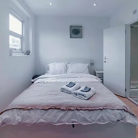 Quiet Cosy Rooms-2