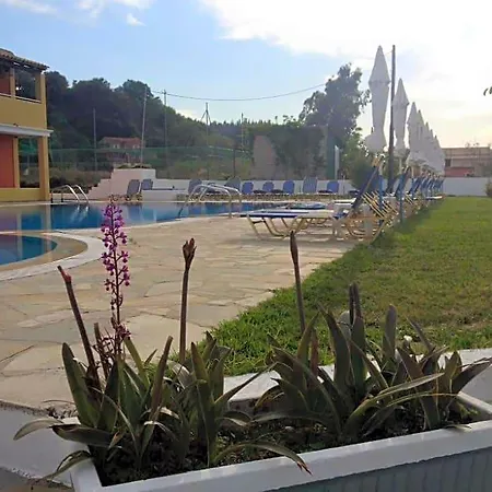 Alexis Pool Apartments-3