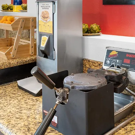 Ramada By Wyndham Ontario Airport & Convention Center-2