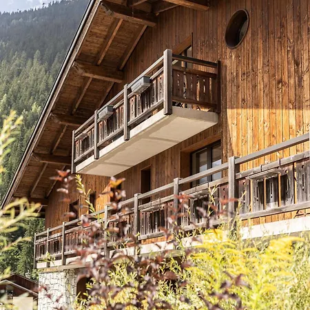 Lizzie Hotel-3