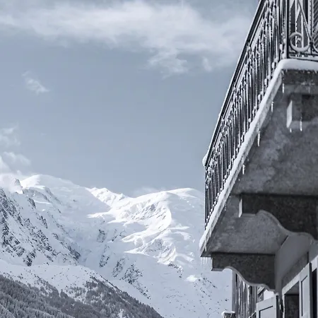 Lizzie Hotel-2