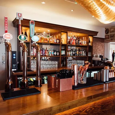 Arthur'S Bar & Accommodation-3