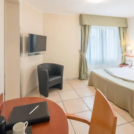 Best Western Plus Grand Hotel Victor Hugo-3