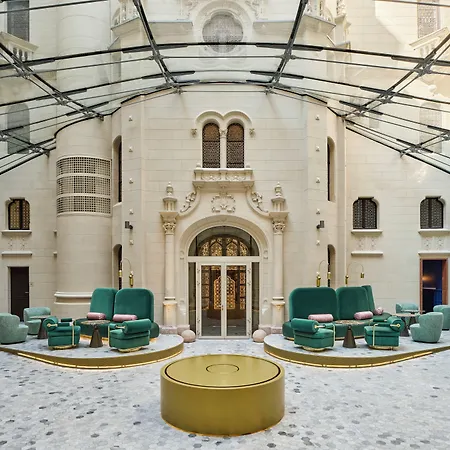 W Budapest-2
