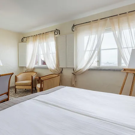 Rixwell Collection Savoy Boutique Hotel-3