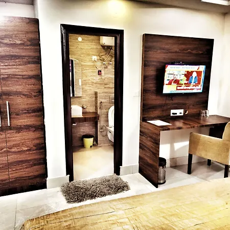 Hotel Aerocity Purple Orchid-3