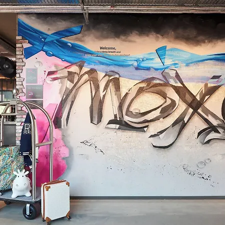 Moxy Amsterdam Schiphol Airport-3