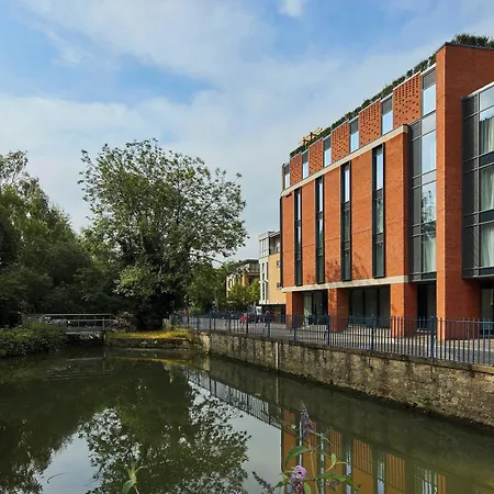 Courtyard By Marriott Oxford City Centre-3