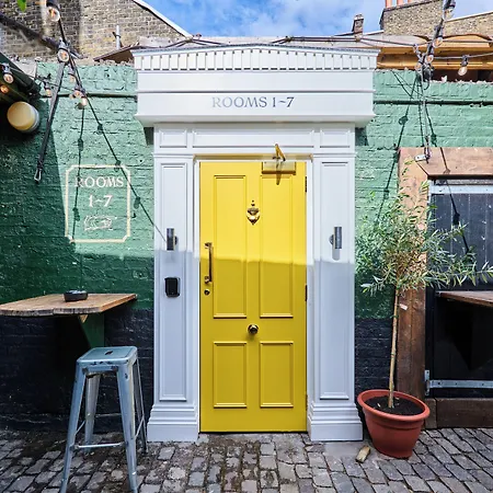 The Crown Pub & Guesthouse-2