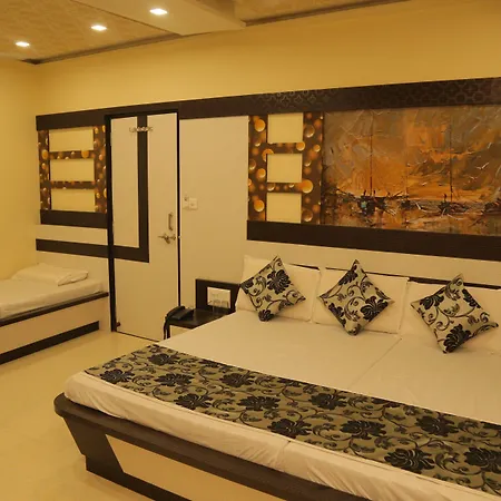 Hotel Royal Suites-3