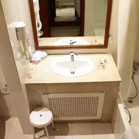 Hotel Le Consul-3