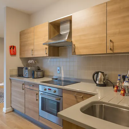Premier Suites Plus Glasgow-3