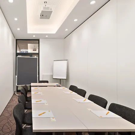 Super 8 By Wyndham Munich City North-3